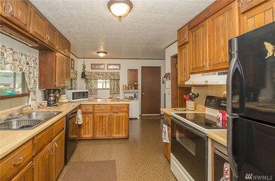 620 N 5th St, Toledo, WA 98591 - photo 5