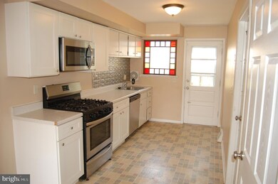 137 Pulaski St, Pottstown, PA 19464 - photo 2