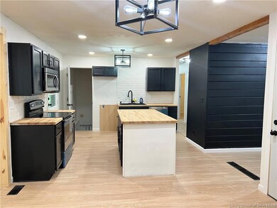 906 Woodbourne Dr, New Albany, IN 47150 - photo 5