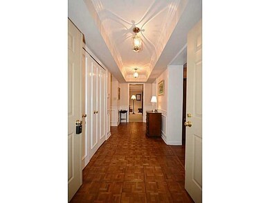 Entry/Foyer.