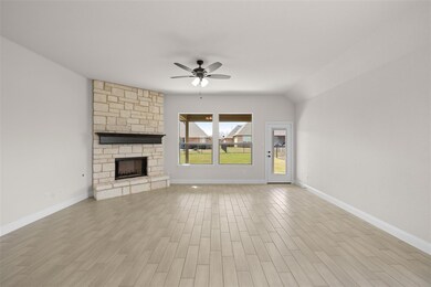 516 River Bank Ct, Granbury, TX 76049 - photo 2