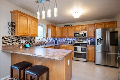 New back splash and newer SS appliances