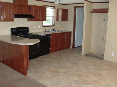 Kitchen w/appliances + bar counter