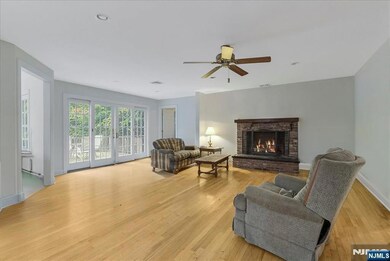 240 Ottowa Ln, Franklin Lakes, NJ 07417 - photo 4