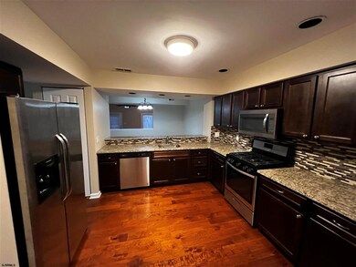 684 E Lake Front Cir unit 4, Galloway, NJ 08205 - photo 3