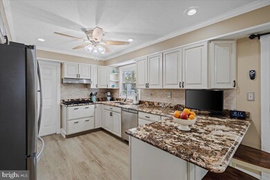 12515 Millstream Dr, Bowie, MD 20715 - photo 5