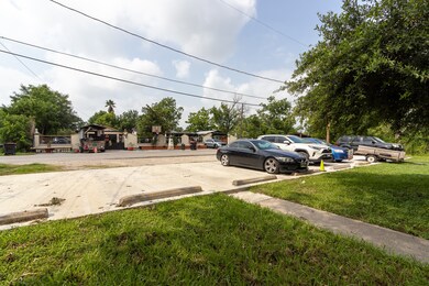 13709 Duncum St unit 4, Houston, TX 77015 - photo 4