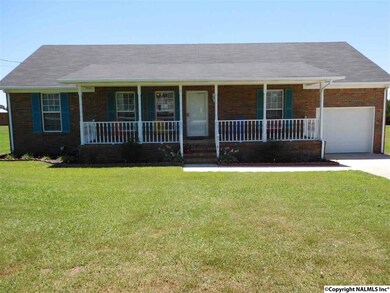 This home is located within two minutes of Highway 72 and only 9 miles from the Highway 65 and 72 interchange. This home is within ten minutes of all Athens city center locations.