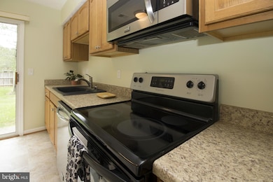 14012 Grumble Jones Ct unit A, Centreville, VA 20121 - photo 7