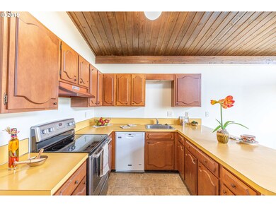 290 N 3rd Ct unit 14, Coos Bay, OR 97420 - photo 4