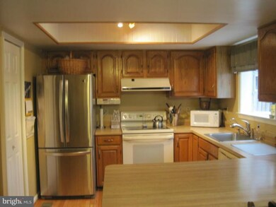 5727 Mason Bluff Dr, Burke, VA 22015 - photo 4