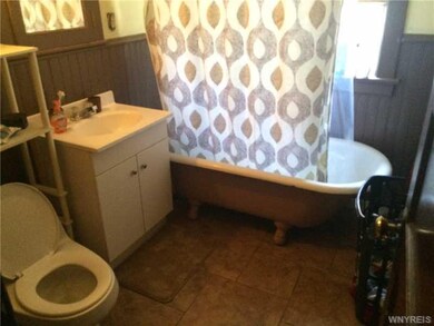 Bathroom. Front upper