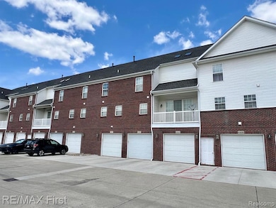 8425 Towne Center Cir S unit 56, Warren, MI 48093 - photo 2