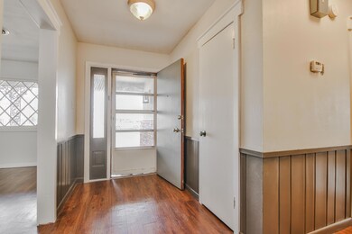 2115 65th St - Entry