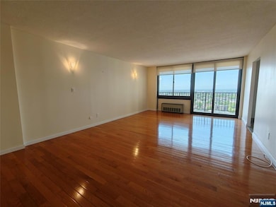 200 Winston Dr unit 2517, Cliffside Park, NJ 07010 - photo 3