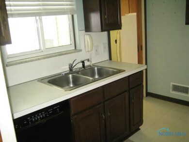 2307 Oak Grove Place, Toledo, OH 43613 - photo 7