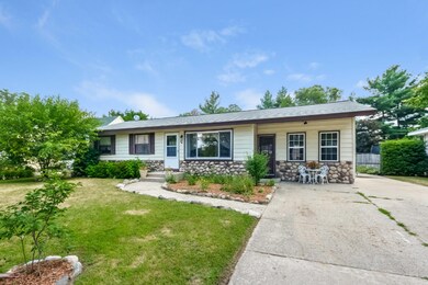 003-photo-front-view-6036142