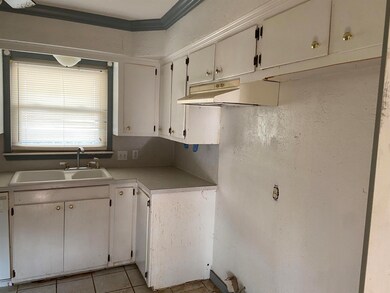 110 110 W Elder, Duncan, OK 73533 - photo 4