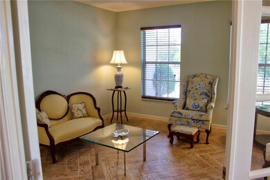DEN/OFFICE LIGHT AND BRIGHT