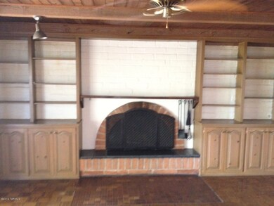 Den with Built-Ins