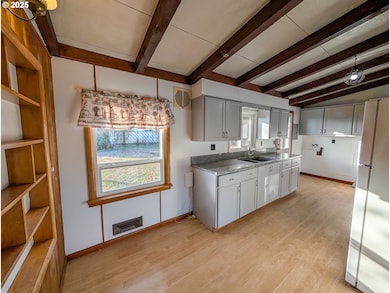 1106 F Ave, La Grande, OR 97850 - photo 4