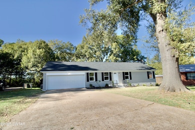 1549 Eastview Dr, Humboldt, TN 38343 - photo 4