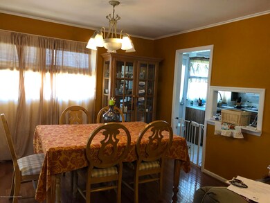 400 Wakefield dining room
