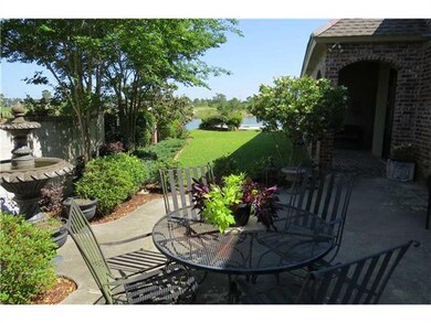Photo. Lovely Courtyard to sit and relax.
