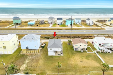 Home is a short walk from the Gulf, convenient gol
