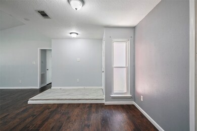 16927 Worden Ln, Friendswood, TX 77546 - photo 2