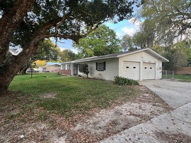 36646 Thompson Ln, Zephyrhills, FL 33541 - photo 3