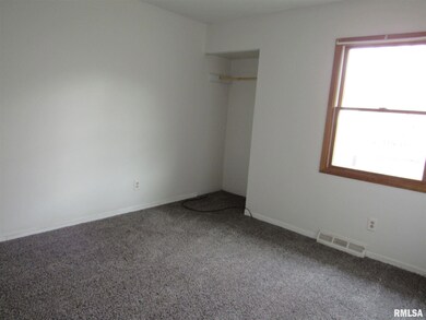 5439 N Pine St, Davenport, IA 52806 - photo 7