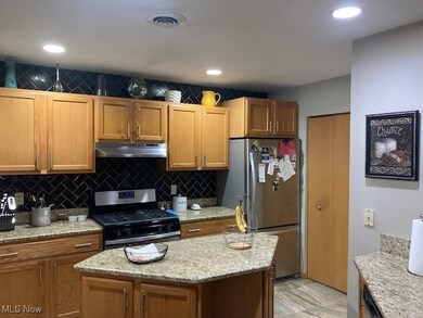 120 N Aspen Ct unit 3, Warren, OH 44484 - photo 4