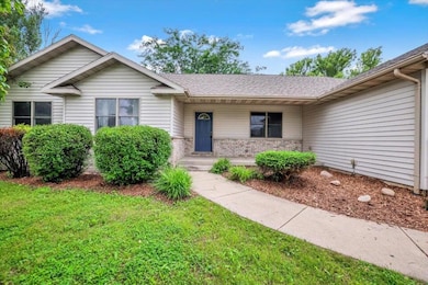 3467 Country View Dr, Delavan, WI 53115 - photo 2