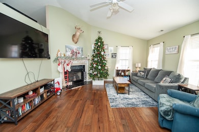 864 Thornbird Cir, Boiling Springs, SC 29316 - photo 2