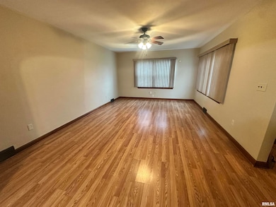 1215 Warren St, Davenport, IA 52804 - photo 2