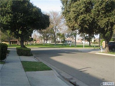 Walking distance and view to park