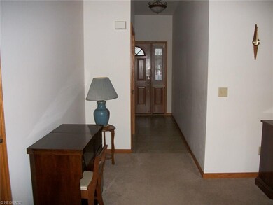 Foyer entranceway with double closet, entering int