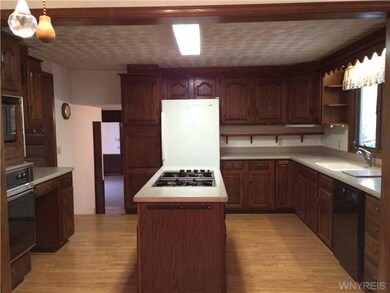 Kitchen Jen-Air gas stove in Island of Kitchen