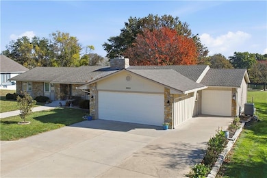 3923 SW Ward Rd, Lees Summit, MO 64082 - photo 2