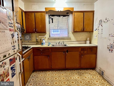 2524 Vista St, Philadelphia, PA 19152 - photo 7