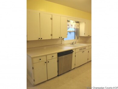 907 E Wilson St, Tuscola, IL 61953 - photo 6