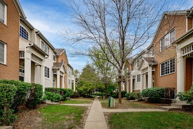 758 Hanbury Dr unit 66, Des Plaines, IL 60016 - photo 2