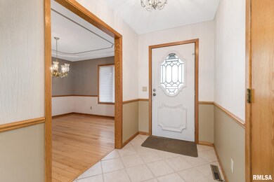 2515 Edgewild Dr, Davenport, IA 52807 - photo 3