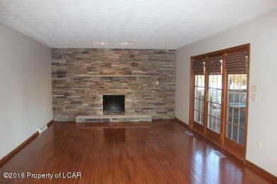 14 Eileen Rd, Wyoming, PA 18644 - photo 6