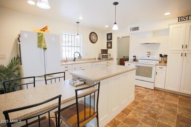 03 Kitchen