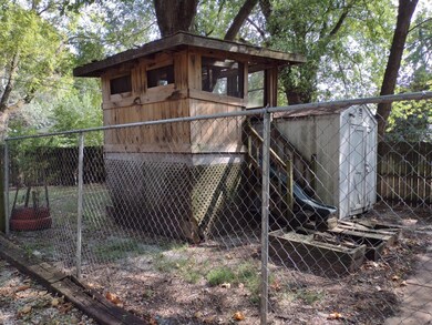 1409 Back Yard