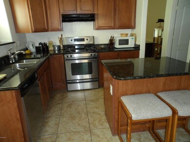 KITCHEN W/ ISLAND GAS RANGE