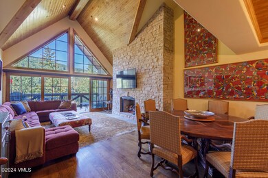 Vail-Mountain-View-402_Family Room