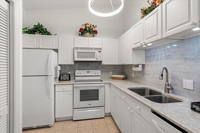 8842 Grand Palms Cir unit B, Kissimmee, FL 34747 - photo 5